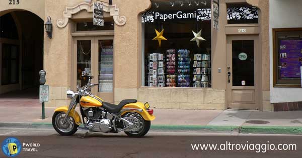 Moto in strada ad Albuquerque