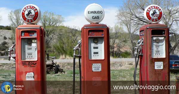 Vecchi distributori di  benzina